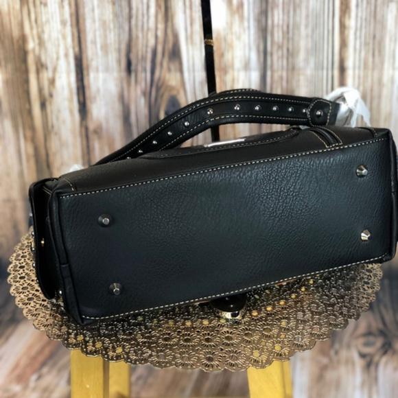 Montana West Buckle Concealed Carry Satchel - Picture 4 of 5